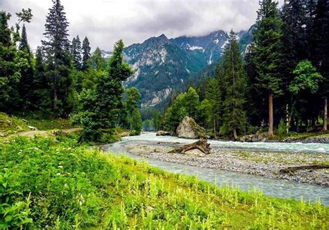  Fragile Earth: Photographs from Pakistan - Unveiling Nature's Ephemeral Beauty through the Lens