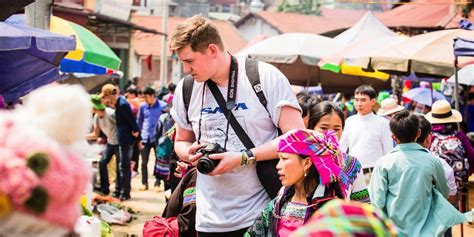  Understanding Thailand: Unveiling the Social Tapestry through Urban Nomads: Thai Migrants in the City